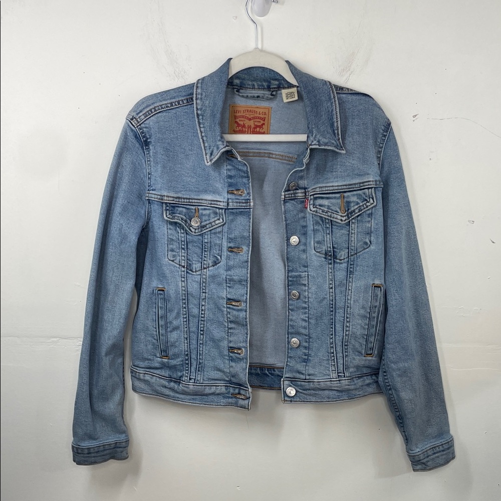 Levi's Light Wash Blue Denim Trucker Jacket Classic button down sz Medium Men’s